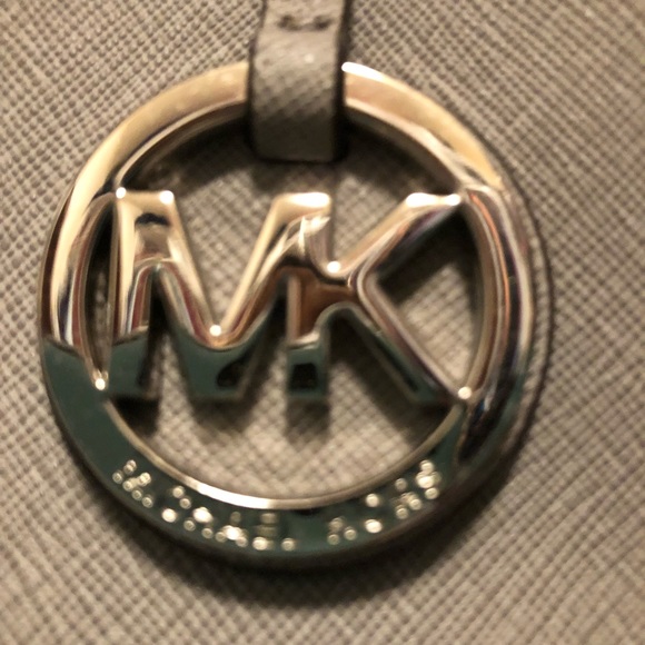 Micheal Kors tote - Picture 3 of 8